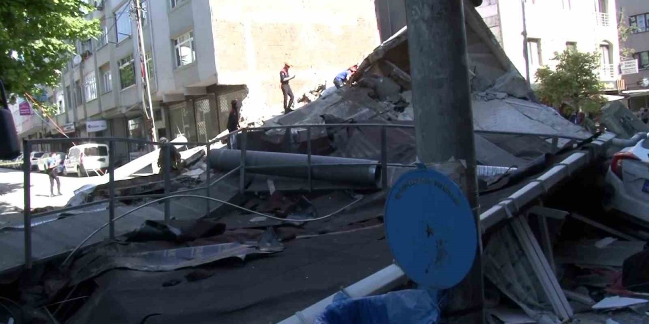 İstanbul Valiliği: “Küçükçekmece’de 3 Katlı Bina Çöktü”