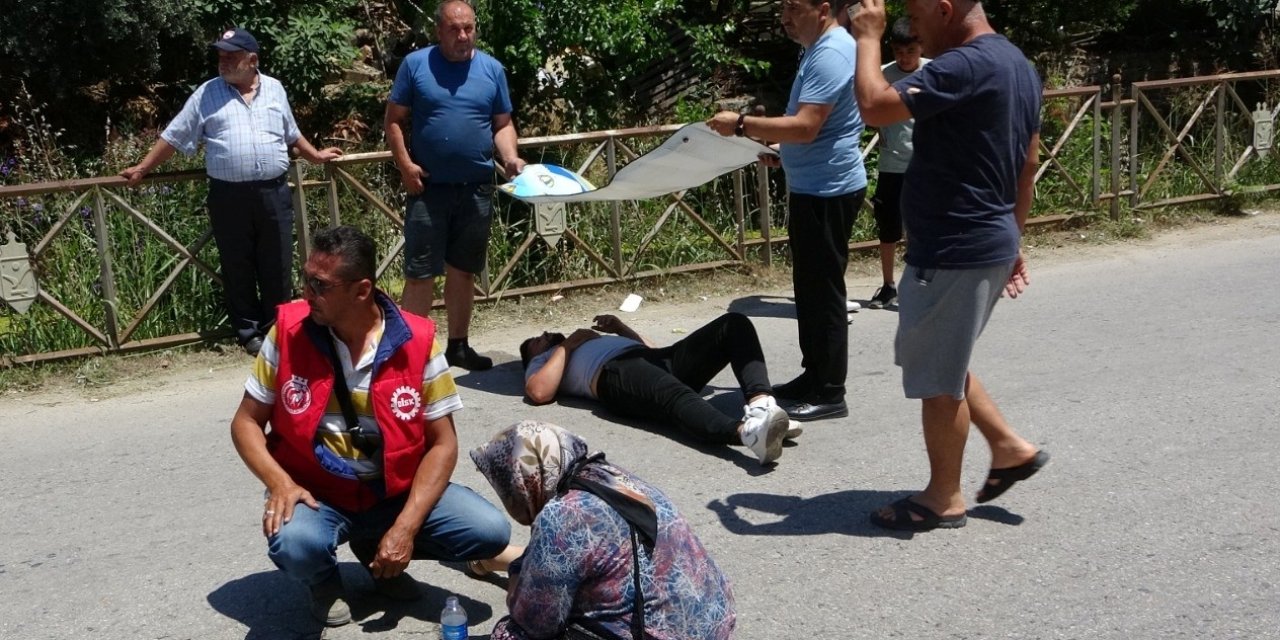 Yaralıları Güneşten Etkilenmemesi İçin Otomobil Güneşliği İle Korumaya Çalıştılar