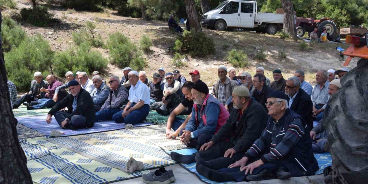 Kırkağaç’ta Abid Dede Hayrına Yoğun İlgi