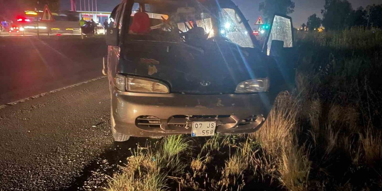 Otomobil Kamyonete Çarptı: 2 Yaralı