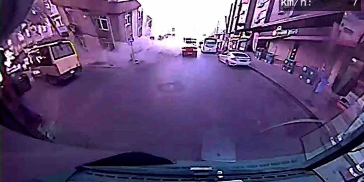 Küçükçekmece’de Binanın Çöktüğü Anlar Araç Kamerasında