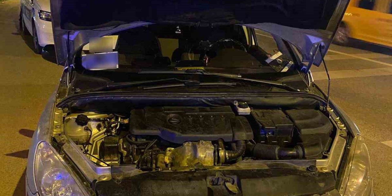 Sahte Basın Kartı İle Polisi Kandıracaktı: Yakalanan Sahtekarın 11 Suç Kaydı Ve Aranması Çıktı