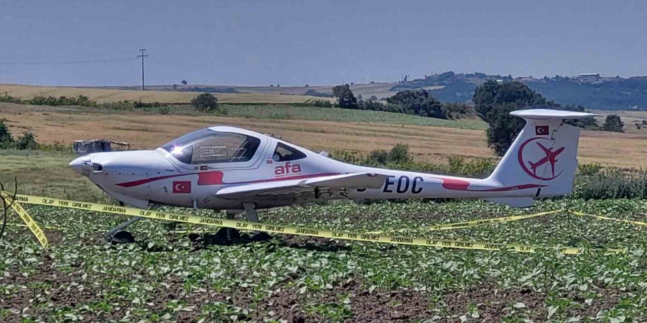 Tekirdağ’da Eğitim Uçağı Tarlaya Acil İniş Yaptı