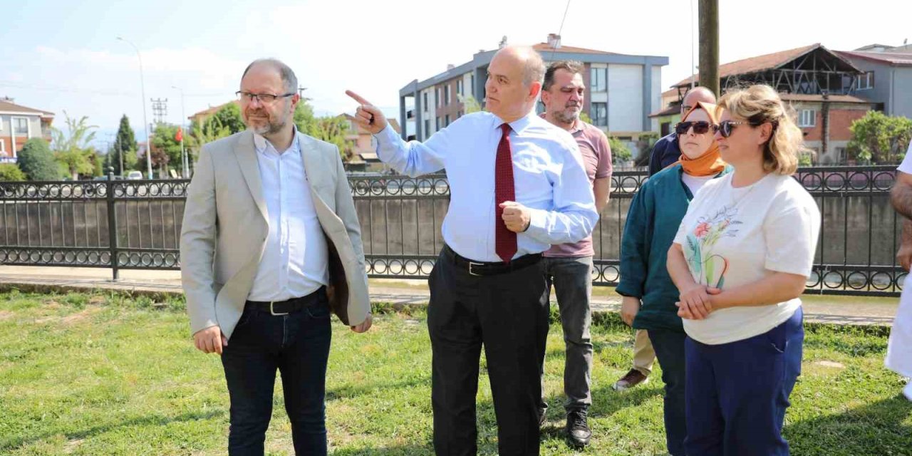 Başkan Özlü Sahaya İndi, Çalışmaları İnceledi