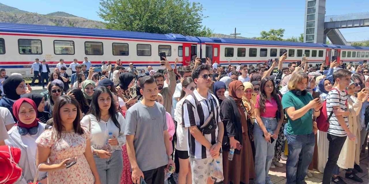 Üniversite Öğrencileri İçin Trenle Palu Gezisi Düzenlendi