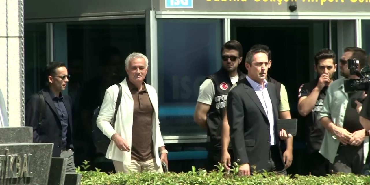 Fenerbahçe’nin Anlaşmaya Vardığı Teknik Direktör Jose Mourinho’yu Taşıyan Uçak İstanbul’a İniş Yaptı.