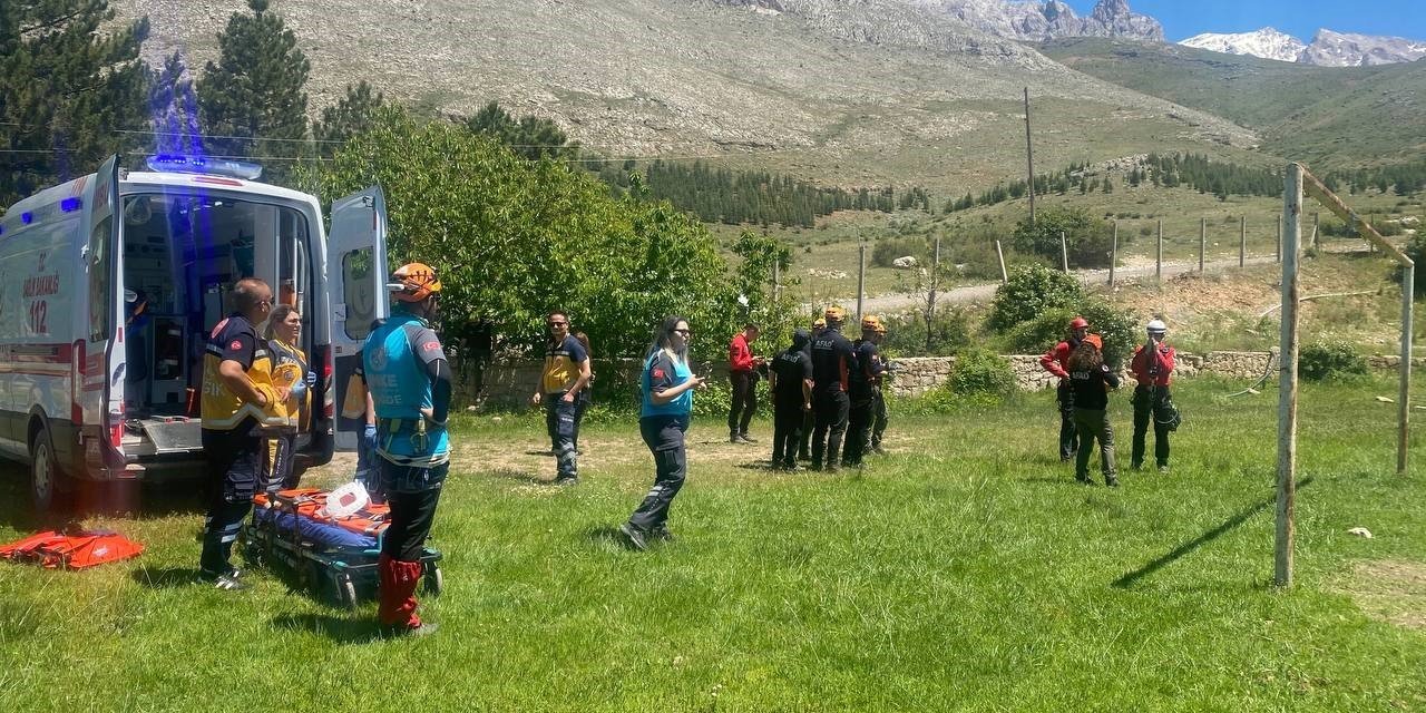 Aladağlar’da Yaralanan Dağcı İçin Ekipler Seferber Oldu