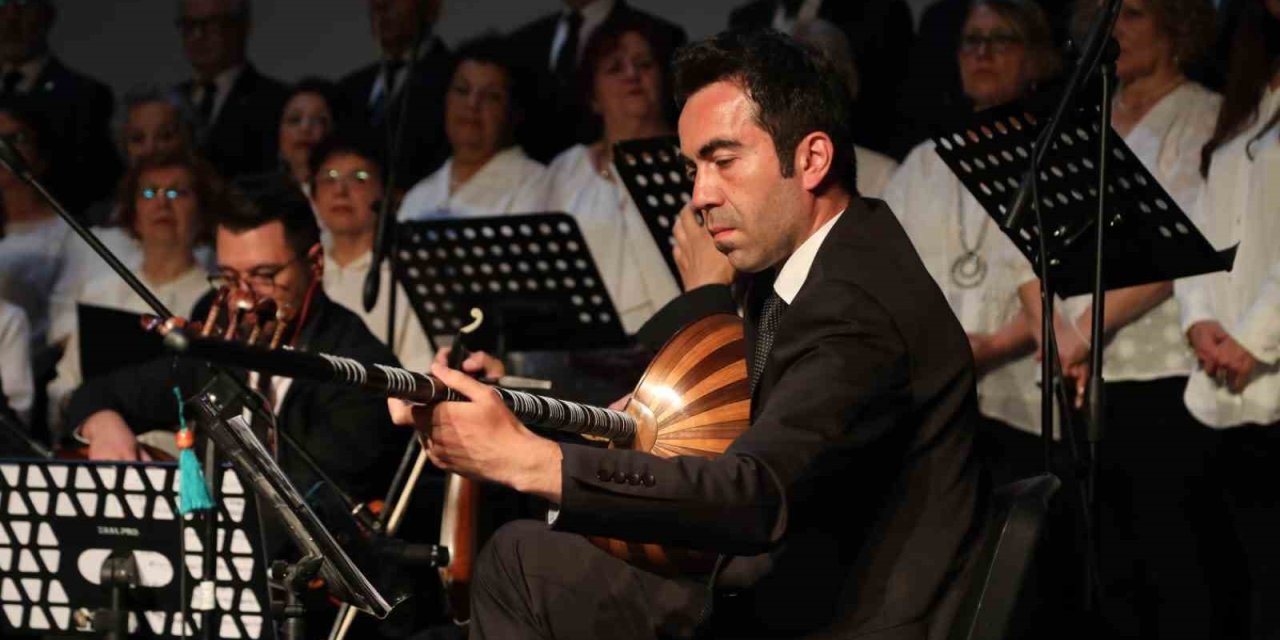 Odunpazarı Belediyesi Türk Müziği Korosu Dinleyenleri Mest Etti
