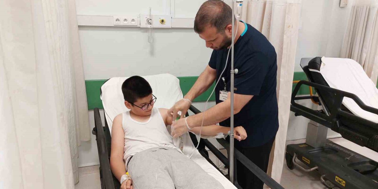 Sokak Köpeklerinin Saldırdığı Çocuk Hastanelik Oldu