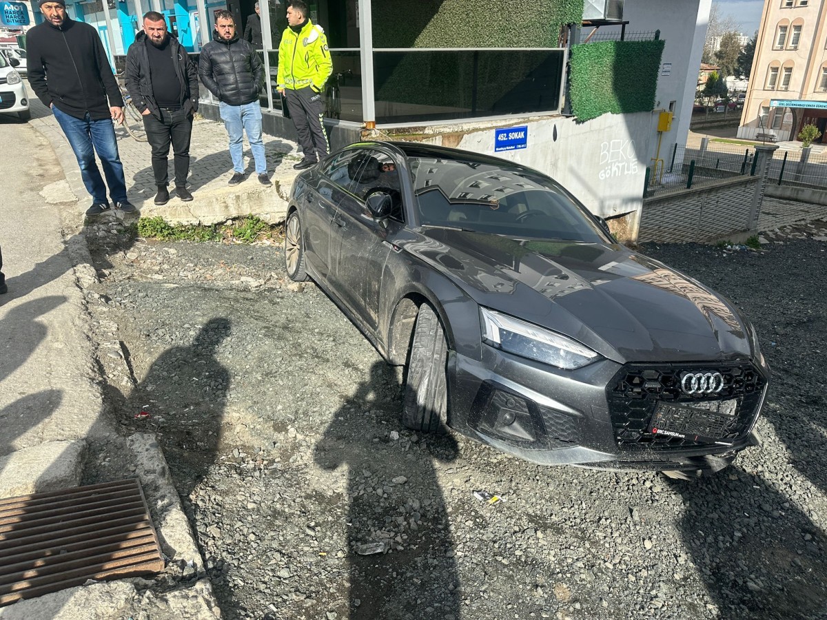 Çarşamba'da dolmuşla çarpışan otomobilin sürücüsü yaralandı