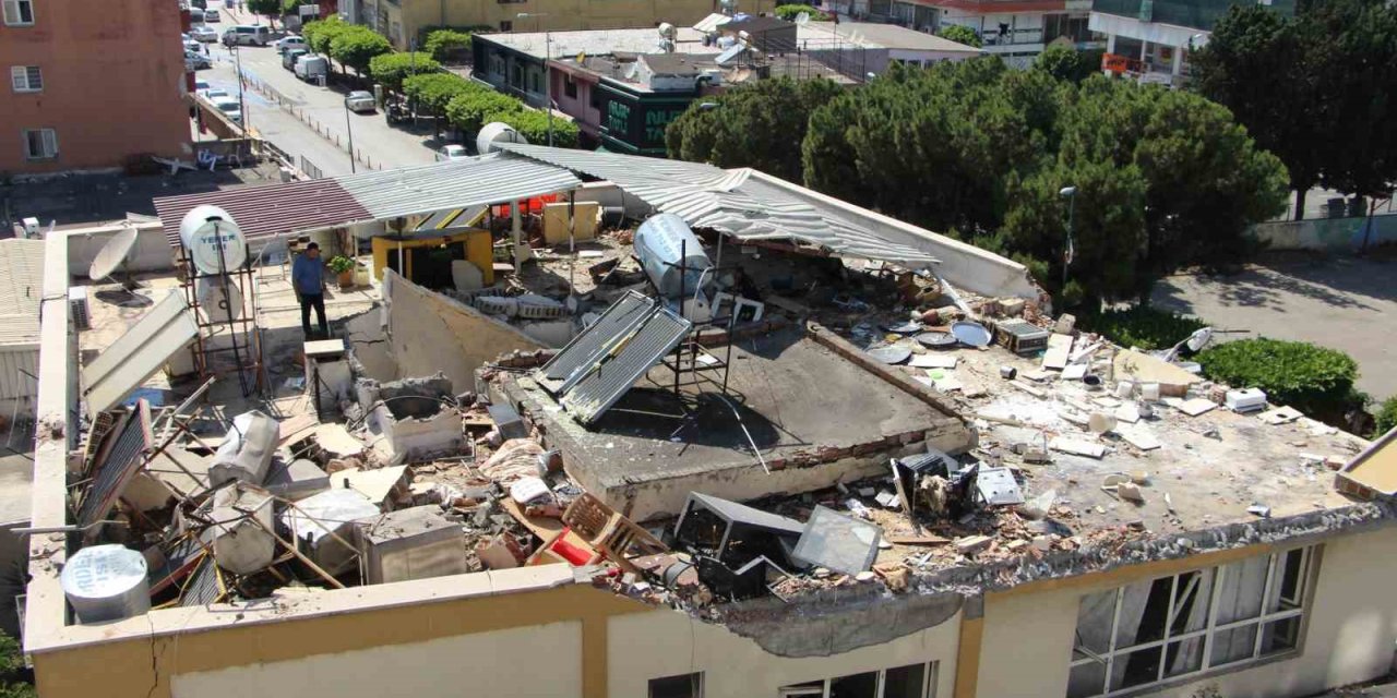 Payas’ta Yaşanan Patlamada Çok Sayıda İş Yeri, Ev Ve Araç Zarar Gördü