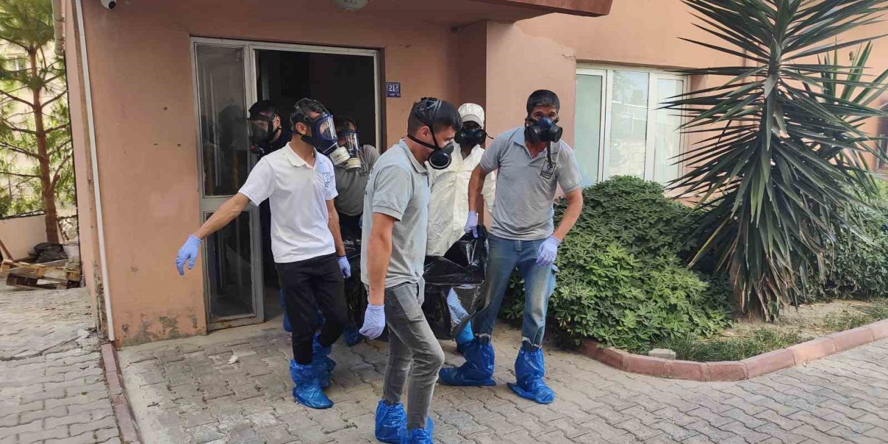 Apartman Dairesinden Çevreye Yayılan Kötü Koku Acı Gerçeği Ortaya Çıkardı