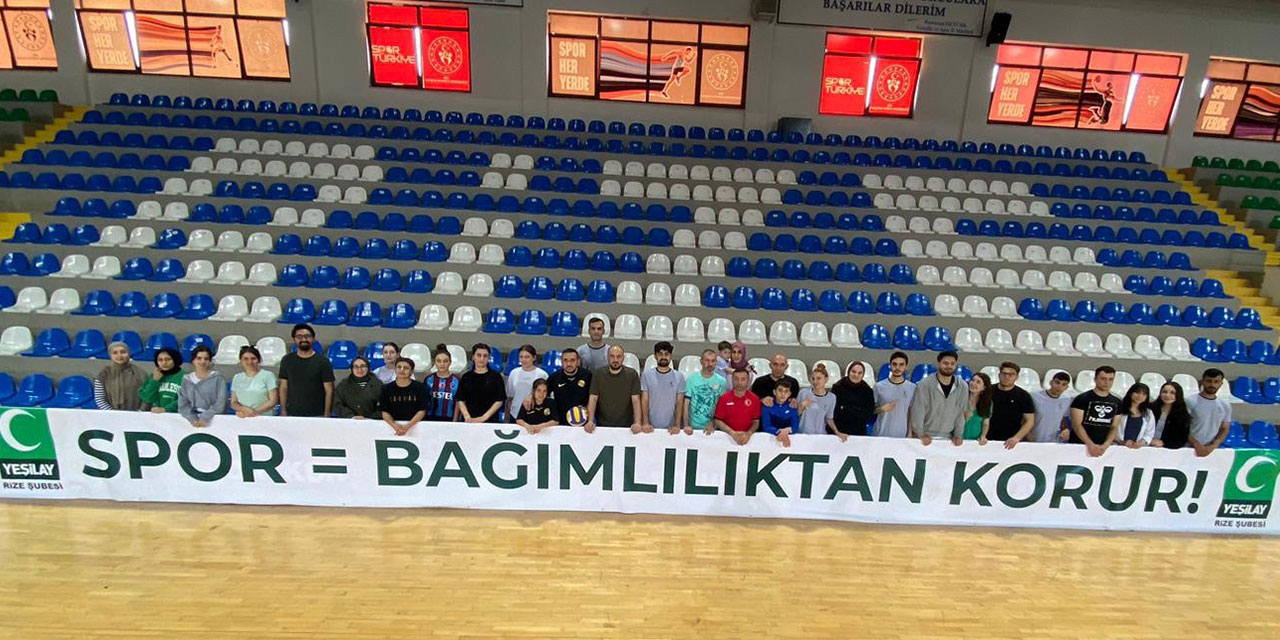 Rize Yeşilay gençlerle voleybol etkinliği düzenledi