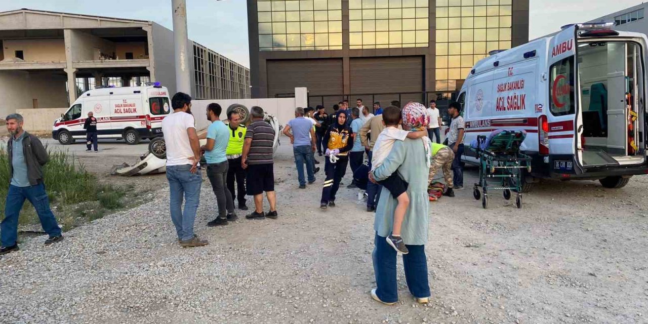 Ankara’da İki Otomobil Çarpıştı: 2’si Ağır 3 Yaralı