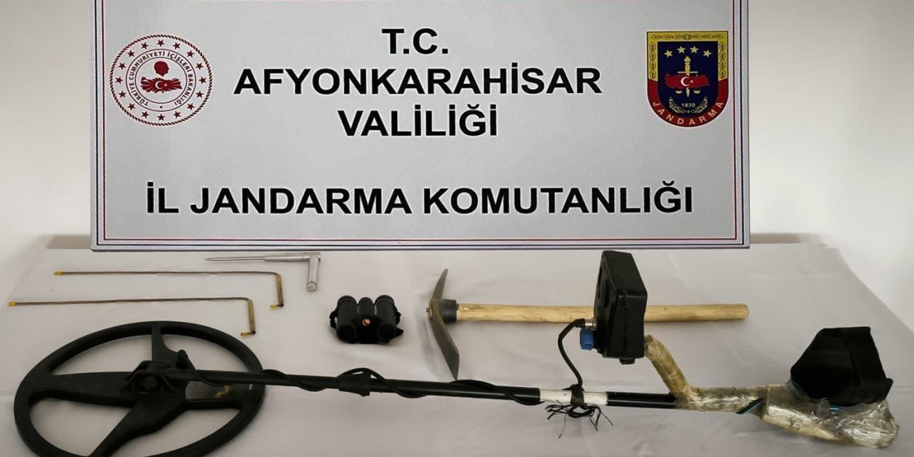 Define Ararken Jandarmaya Yakalandı