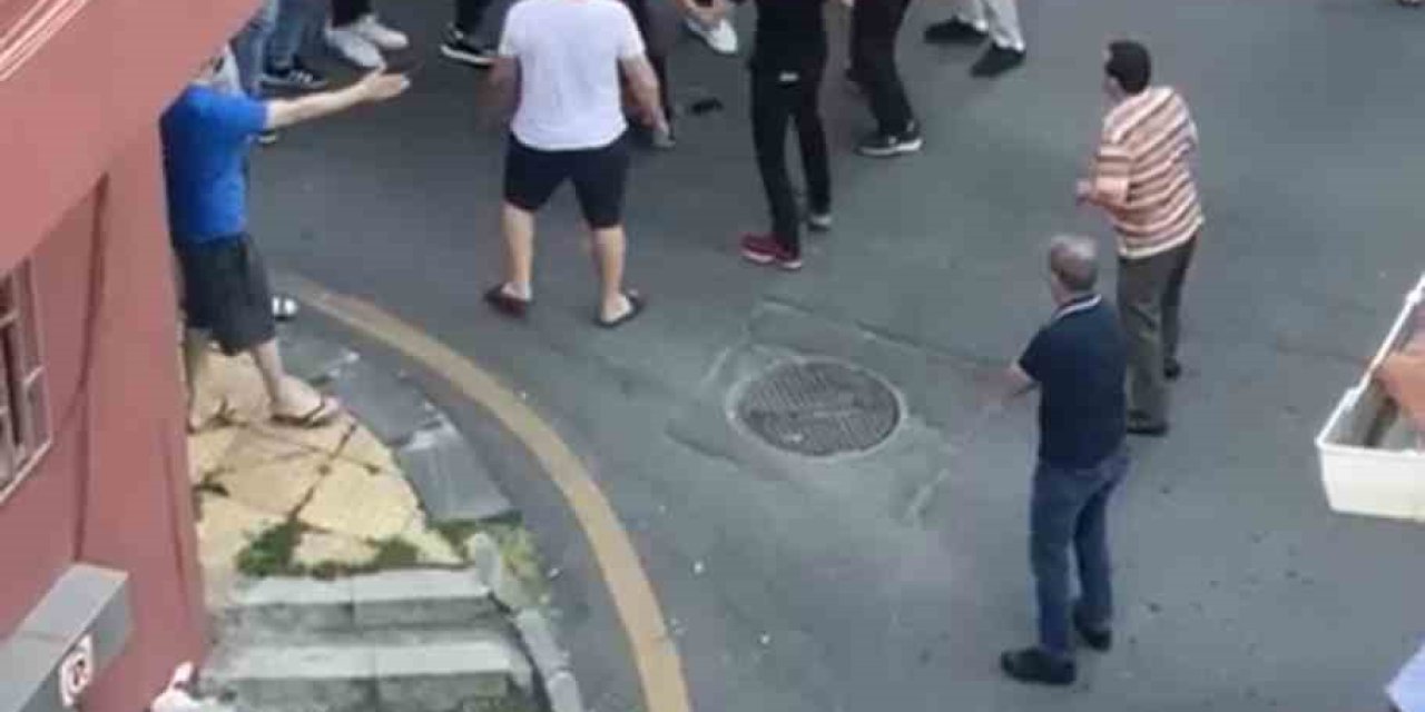 İstanbul’da Ev Sahibi-kiracı Kavgası Kamerada: “Burayı Kan Gölüne Çeviririm”