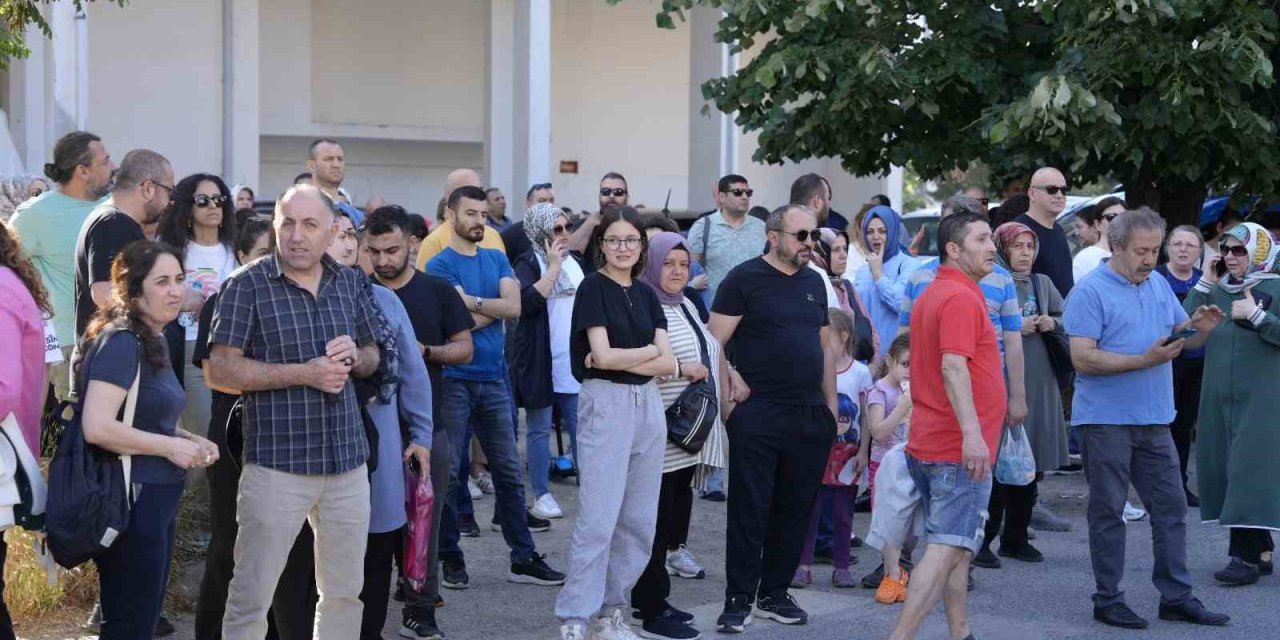 Kartal Belediyesi, Lgs’de Ter Döken Öğrencileri Yalnız Bırakmadı