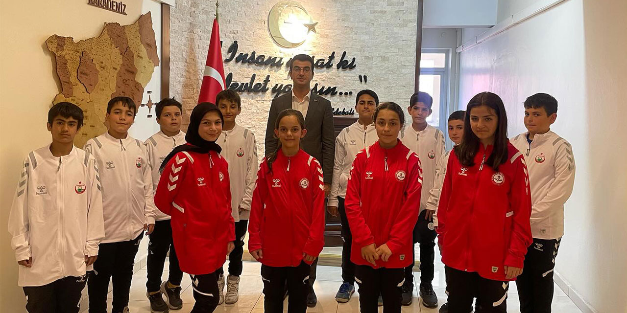 Türkiye Finallerine Katılmaya Hak Kazanan Kalkandere’nin Başarılı Sporcuları Kaymakam Dincgel'i Ziyaret Etti