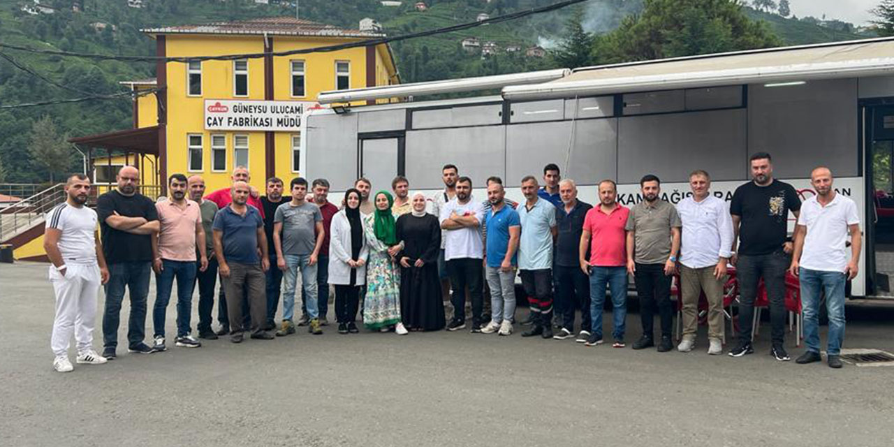 Emniyet Müdürü Zengin, ÇAYKUR İşçileriyle Birlikte Kan Bağışladı