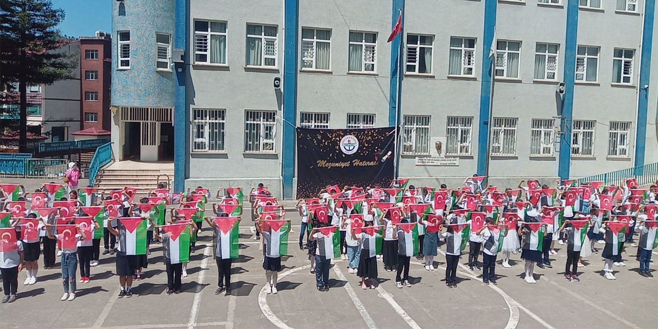 Rize'de ilkokul öğrencilerinden Filistin'e destek