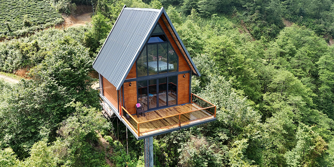 Rizeli kaportacı 12 metrelik demir direğin üzerine 70 metrekarelik ev yaptı