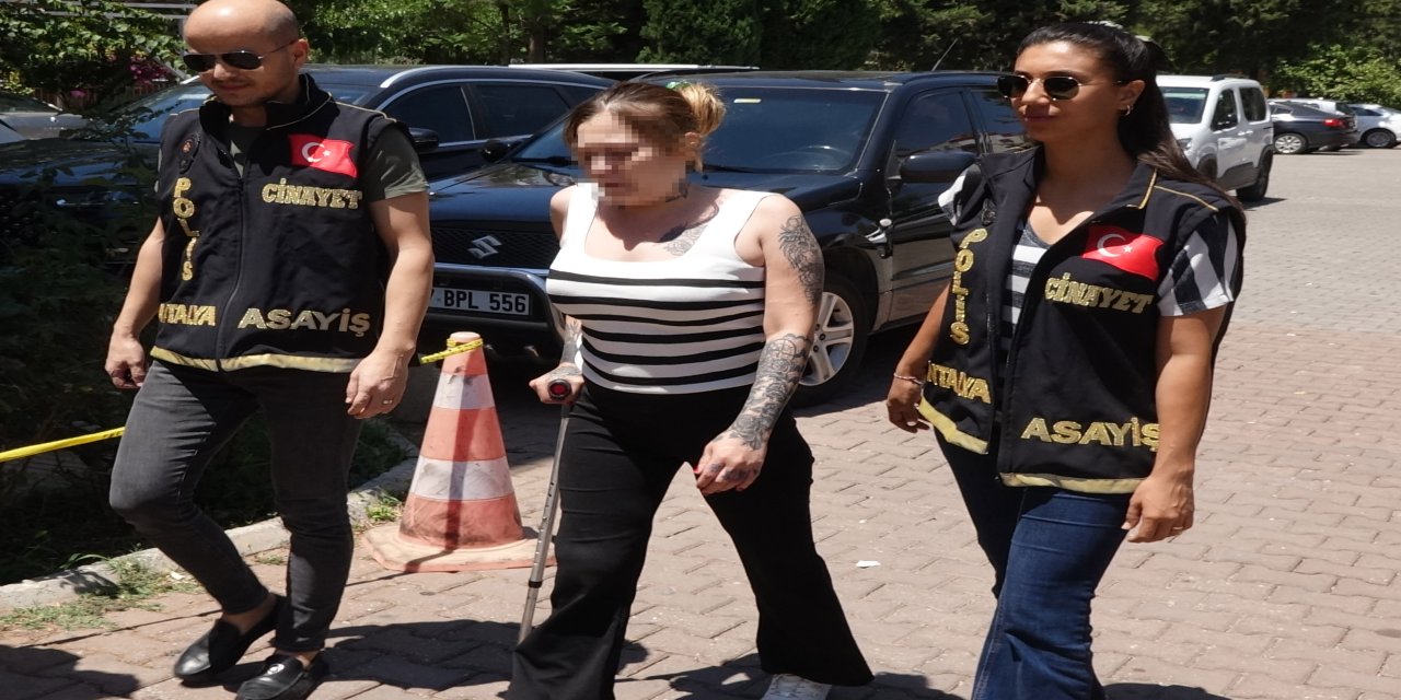 Ablasını rahatsız edeni bıçaklayarak öldürdü