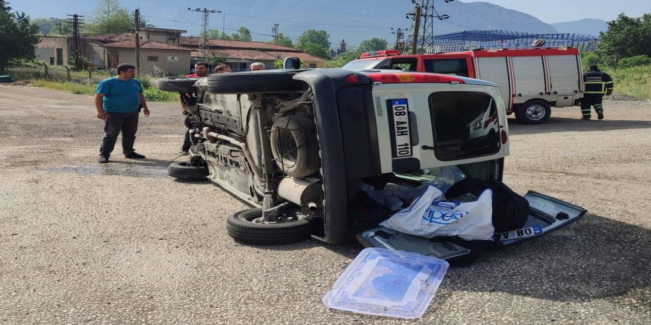 Karabük'te devrilen hafif ticari aracın sürücüsü yaralandı