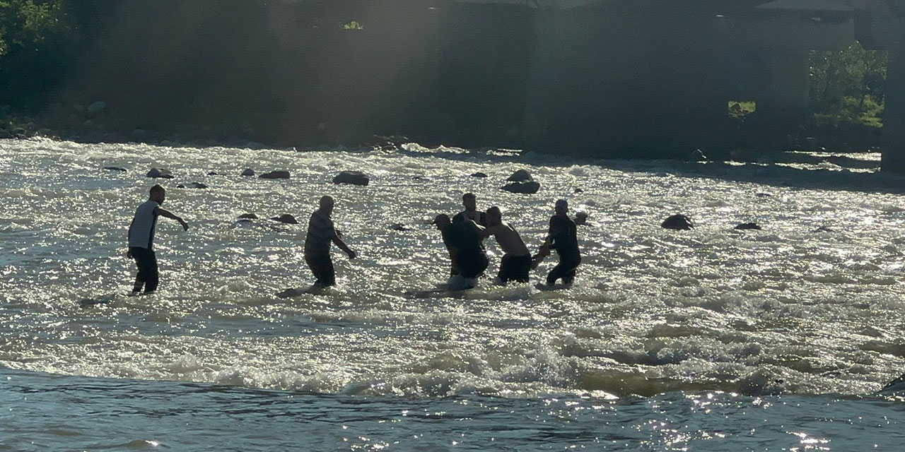 Rize'de yapay gölde akıntıya kapılan 4 kişi yaralı kurtarıldı