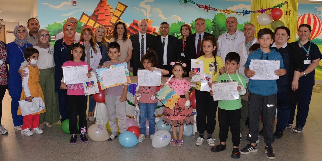 Karnelerini tedavi gördükleri hastanede aldılar