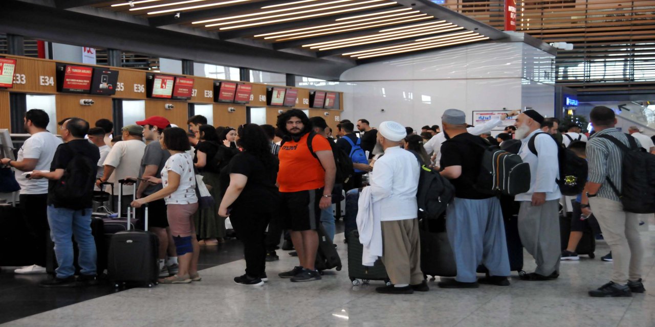 Tatil yoğunluğu başladı; İstanbul'daki iki havalimanından 2 bin 351 sefer yapılacak