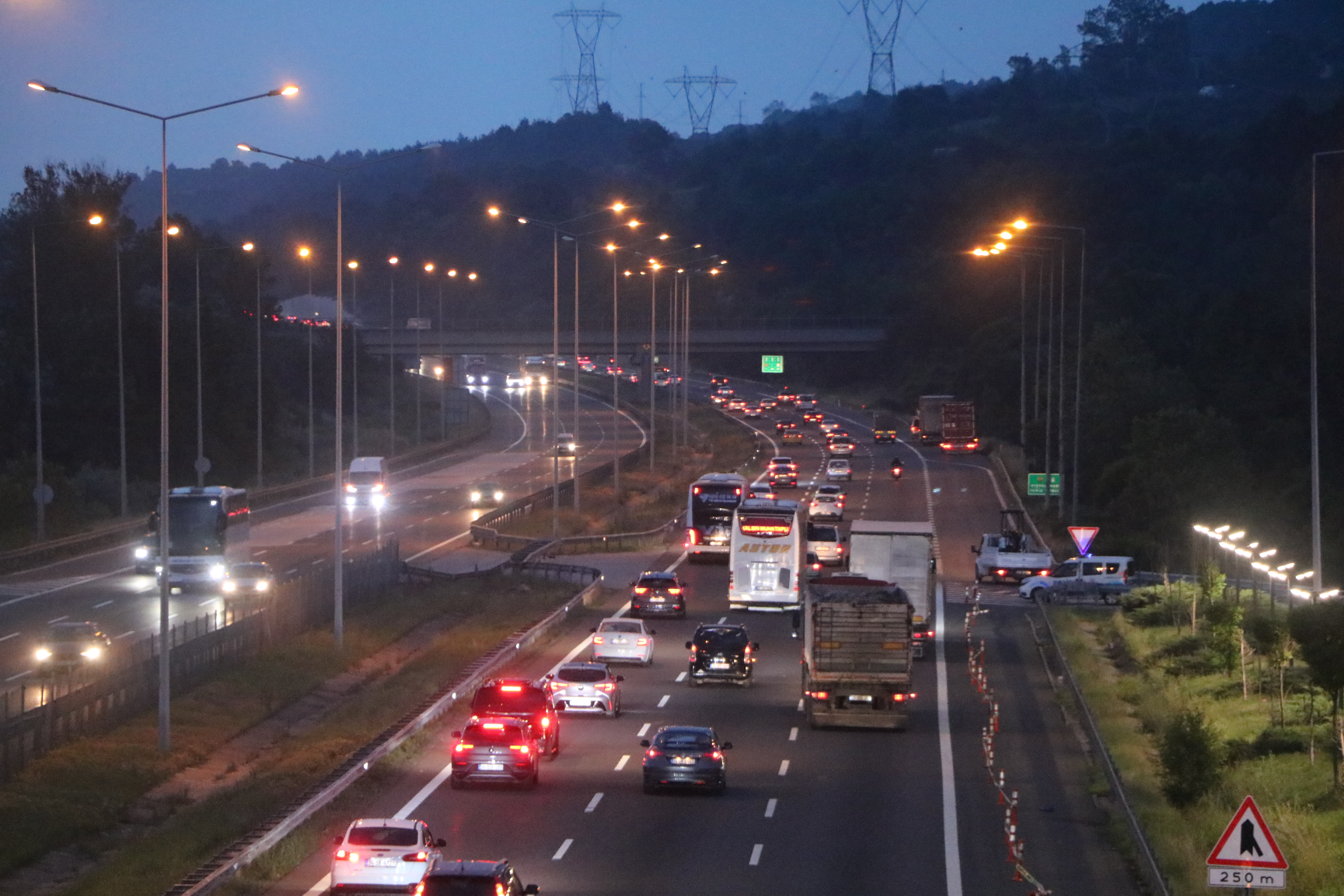 Anadolu Otoyolu'nun Bolu geçişinde bayram tatili trafiği
