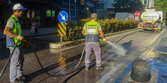 Ünye Belediyesi ekiplerince ilçede temizlik yapıldı