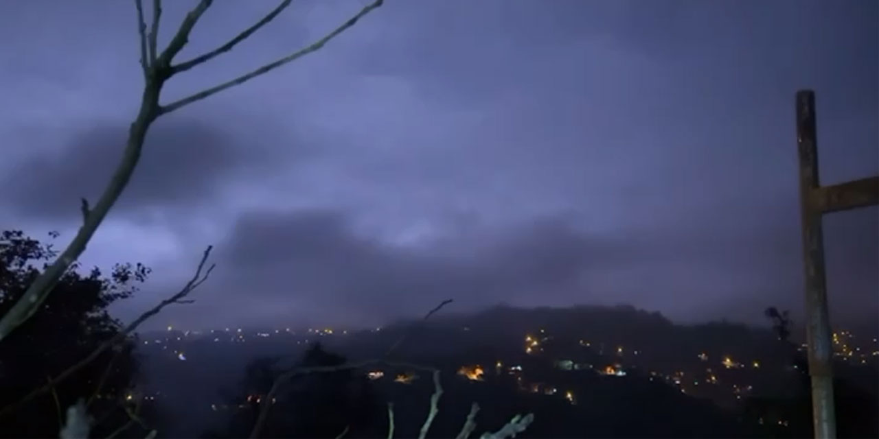 Rize'de şimşekli akşam