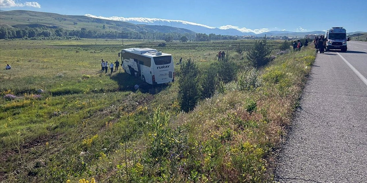 Sivas'ta şarampole inen yolcu otobüsünde 8 kişi yaralandı