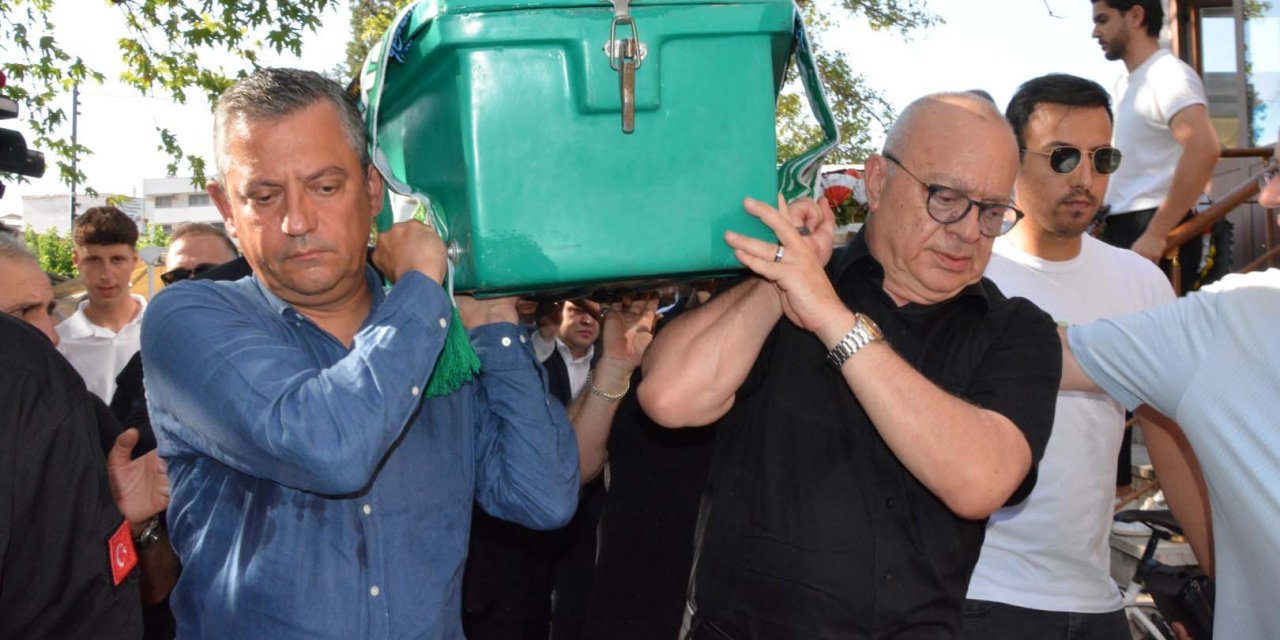 Özgür Özel, Memleketi Manisa'da Mhp'li Meclis Üyesinin Cenaze Namazına Katıldı