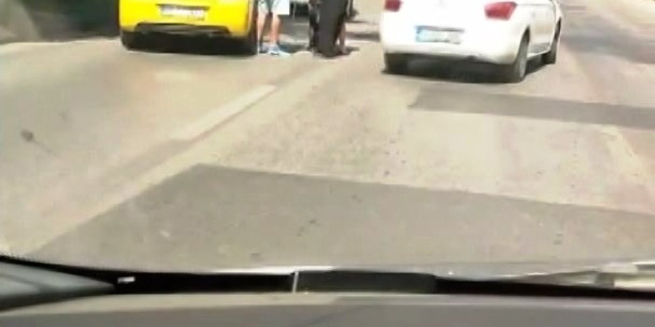 Husumetlileri Önünü Kesince, Müşterisi Olduğu Taksiyi Kaçırdı; O Anlar Kamerada