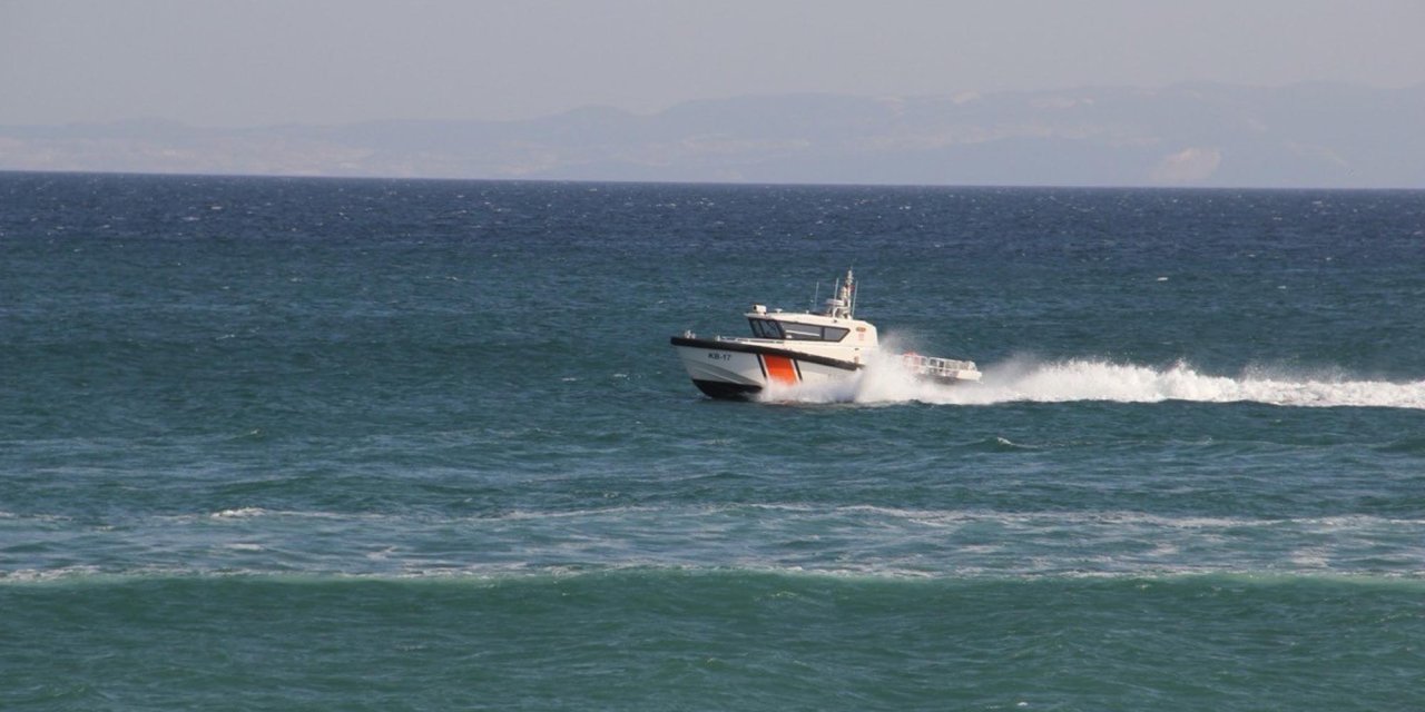 Tekirdağ'da Lastik Botla Açıldıkları Denizde Mahsur Kalan 2 Kişi Kurtarıldı