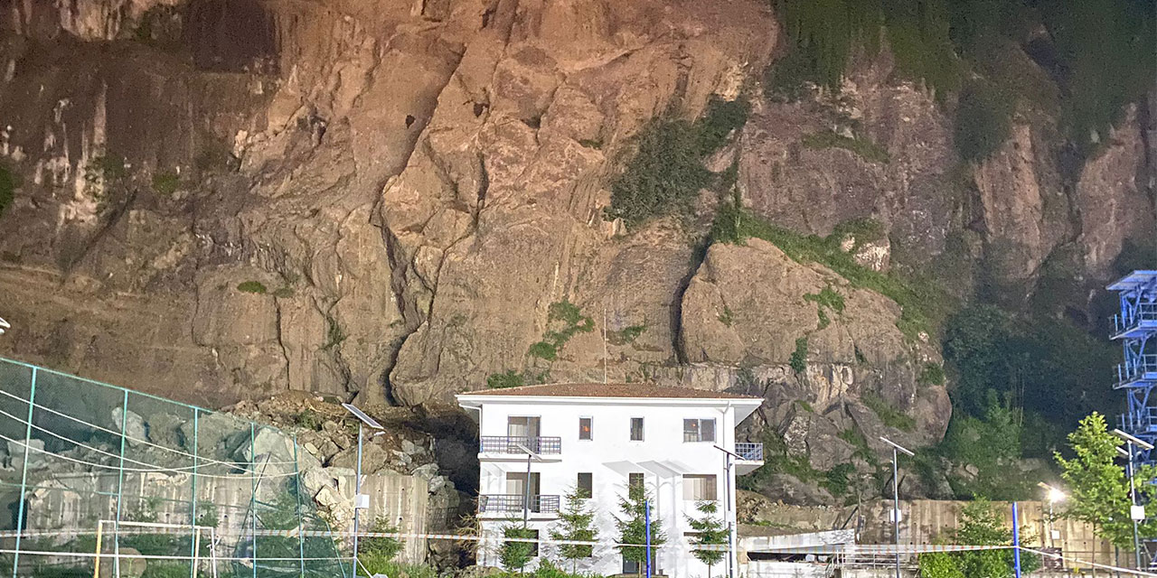 Rize'de toprak kayması yaşandı