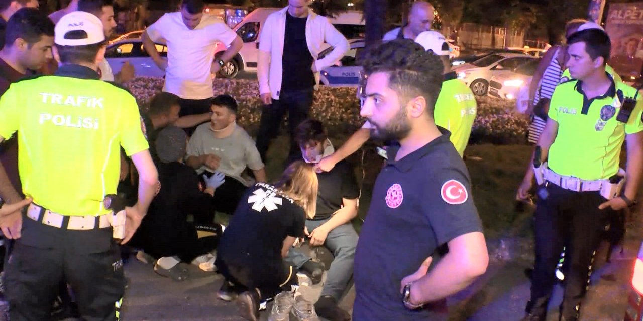 İstanbul-fatih'te Kırmızı Işıkta Geçen Yayaya Motosiklet Çarptı: 1'i Ağır 3 Yaralı