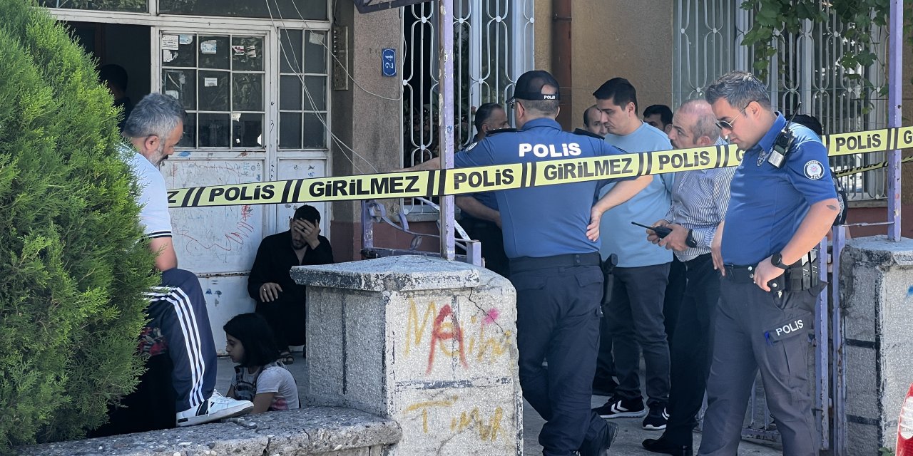 Evinde Tabancayla Başından Vuruldu