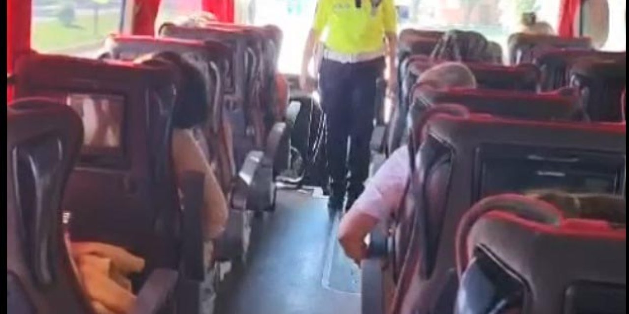 Kazadan Önce, Otobüsteki Yolculara Polis Uygulamasında Emniyet Kemeri Taktırılmış
