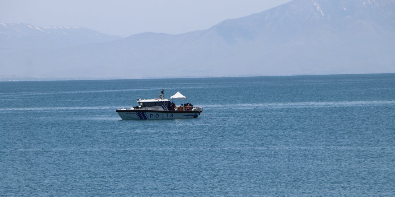 Van Gölü'nde Kaybolan Ahmet'i Aramalarında 3'üncü Gün