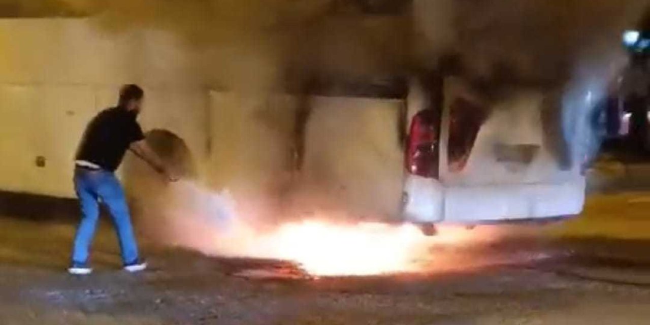 Seyir Halindeyken Alev Alan Yolcu Otobüsü Yandı