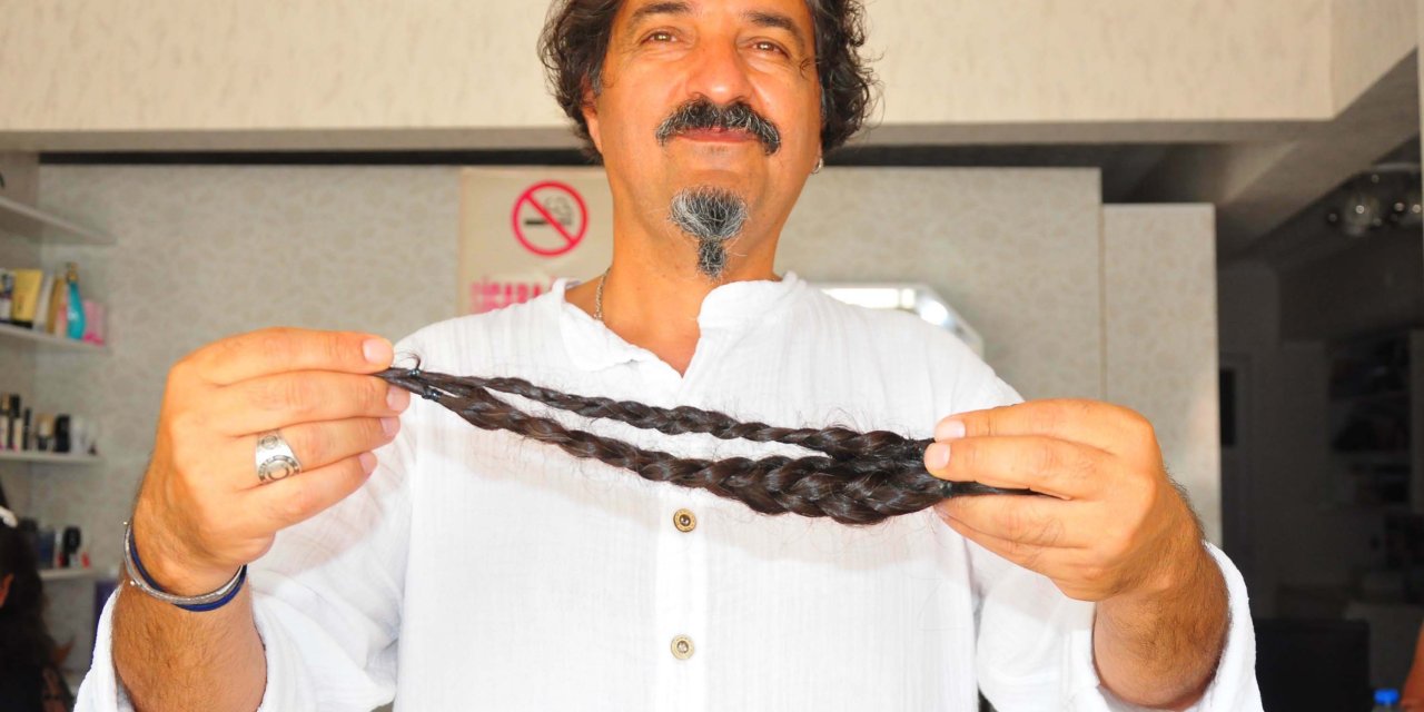 Saçlarına Ak Düşen Murat Öğretmen, Son Kez Saçlarını Kanser Hastaları İçin Bağışladı