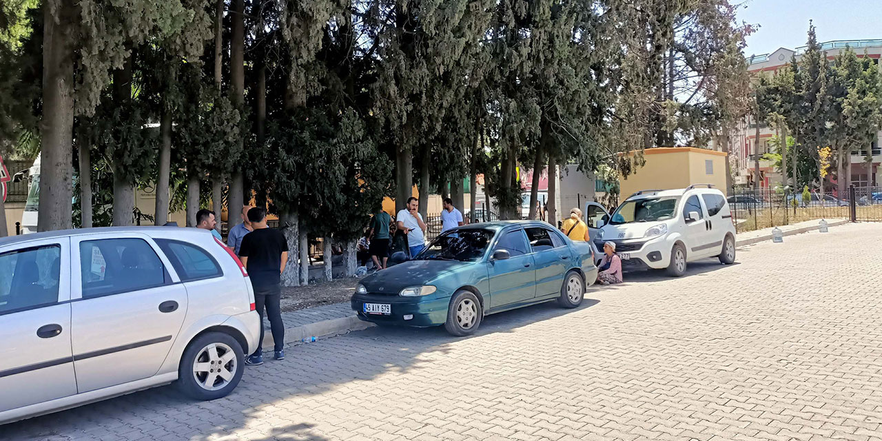 Otelde ölü bulunan 2 kardeşin annesi, zehirlenme şüphesiyle hastaneye gitmiş, çocukları iyi diye odada bırakmış