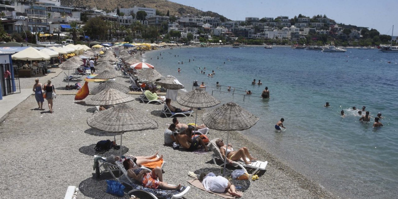 Bodrum'da Tatilin Son Gününde Sahillerde Hareketlilik Devam Etti