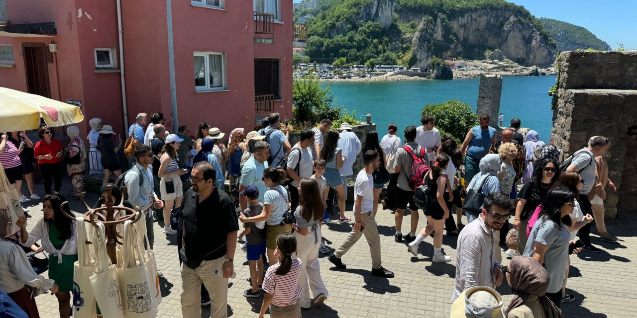 Amasra, 9 Günlük Bayram Tatilinde 1 Milyona Yakın Ziyaretçi Ağırladı