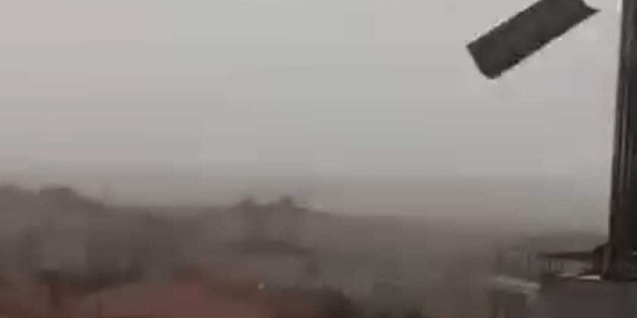 Batman'da Kuvvetli Rüzgar; Ağaçlar Kırıldı, Çatıdaki Metal Plakalar Uçtu