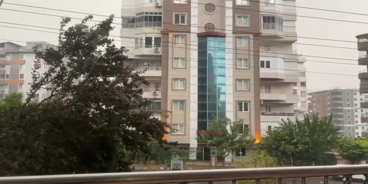 Şanlıurfa'da Fırtına Ve Şiddetli Yağış; Çatılar Uçtu, Ağaçlar Kırıldı