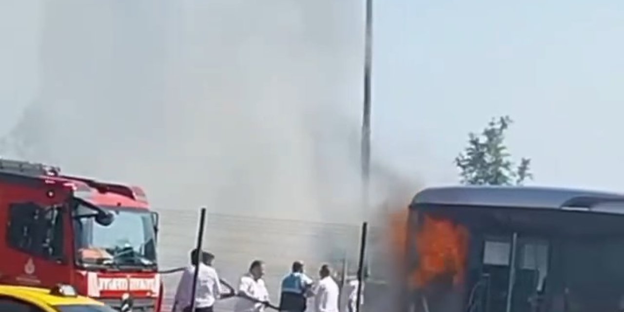 İstanbul-esenyurt'ta Metrobüste Yangın-2 (Ek Görüntülerle Geniş Haber)